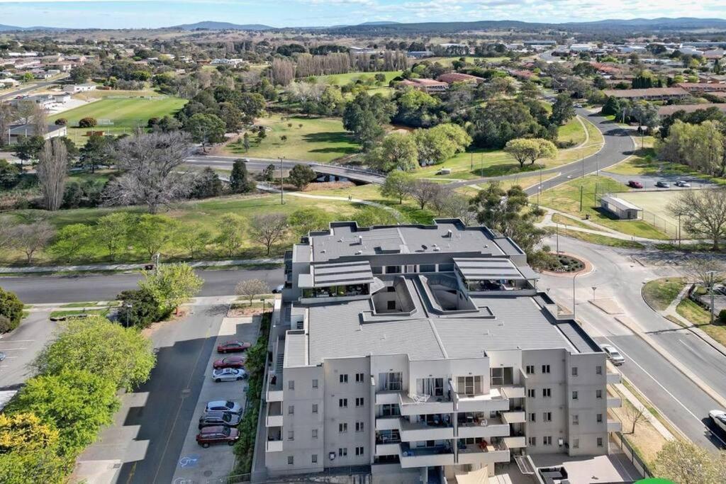Appartement Qbn Cracker: 2Br, 2Ba, 2 Secure B/ Ment Car Parks à Queanbeyan Extérieur photo