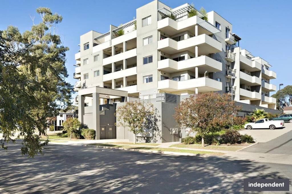 Appartement Qbn Cracker: 2Br, 2Ba, 2 Secure B/ Ment Car Parks à Queanbeyan Extérieur photo
