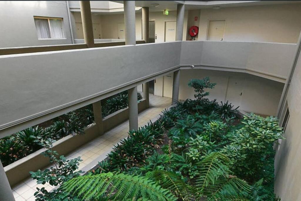 Appartement Qbn Cracker: 2Br, 2Ba, 2 Secure B/ Ment Car Parks à Queanbeyan Extérieur photo